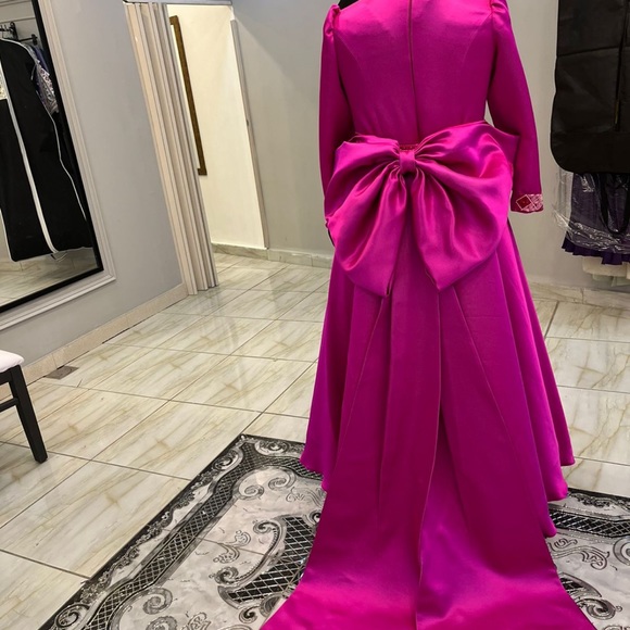 Couture evening gown with a detachable bow belt. Ankle length front view. - Picture 2 of 6